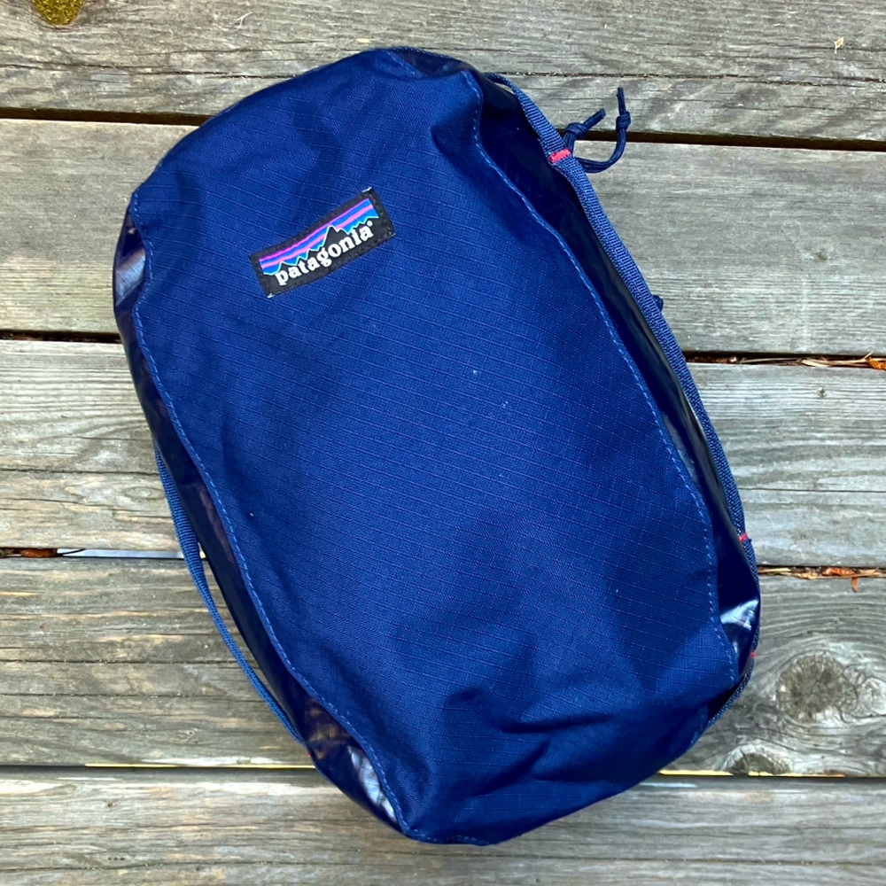 Patagonia black hole cube 6L